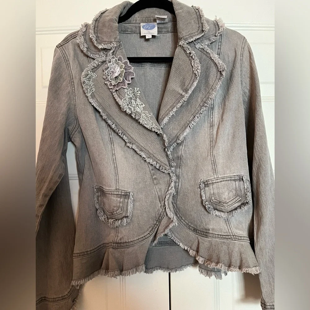 DG2 By Diane Gilman Gray Flower Denim Jacket - Picture 10 of 11